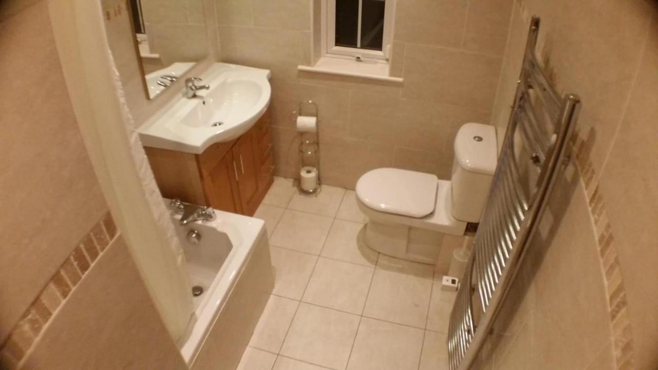 Dublin Airport Big Rooms With Bathroom Outside Room - Kitchen Only 7 Days Reservation ภายนอก รูปภาพ